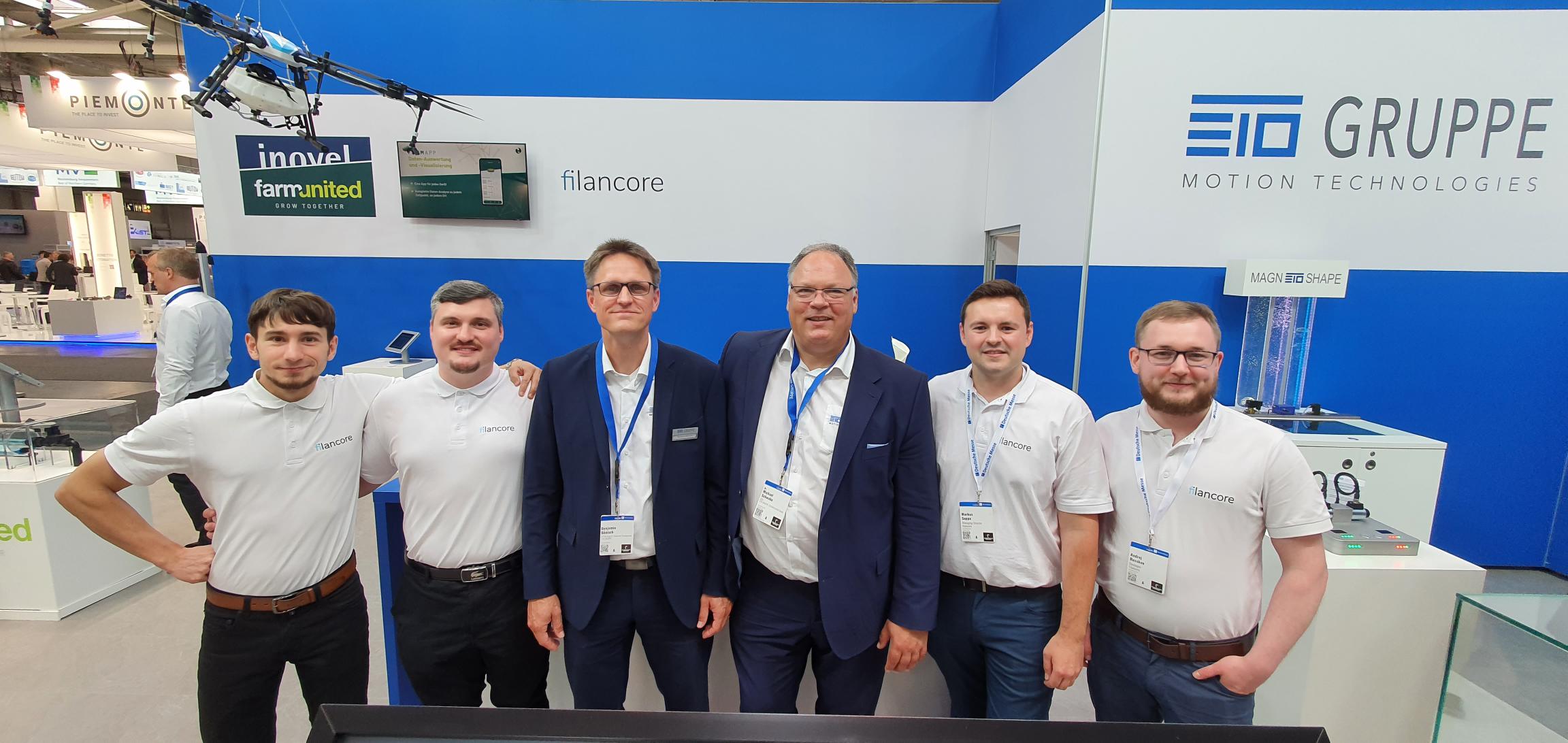 Gruppenbild des Filancore-Teams – Kunde von SECAAS.IT für IT-Sicherheit im Bereich digitaler Identitäten