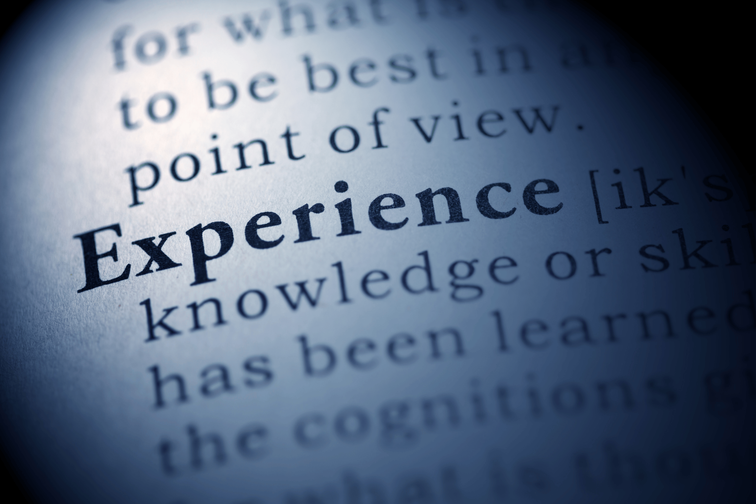 Textausschnitt mit dem Begriff „Experience“ als Symbol für Nutzererfahrung und Vertrauen